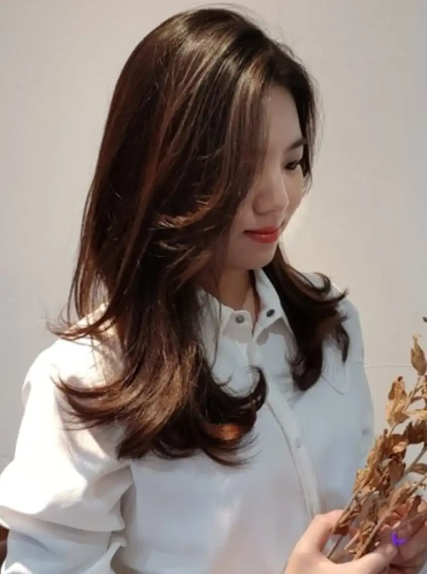 긴 레이어드 헤어스타일 – 뒤셀도르프 한인 미용실 Image Hair Salon