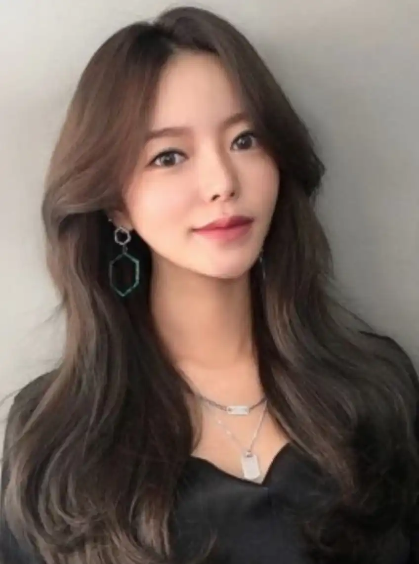 긴 검정 헤어스타일 – 아시아 여성 헤어스타일
